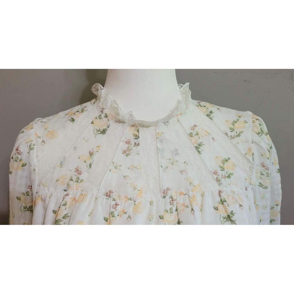 DIZZY LIZZY Floral Lace Peasant Blouse - Picture 6 of 10